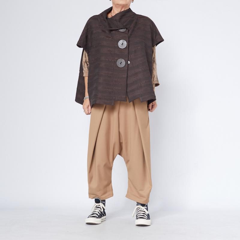 Calça cropped com pregas preta