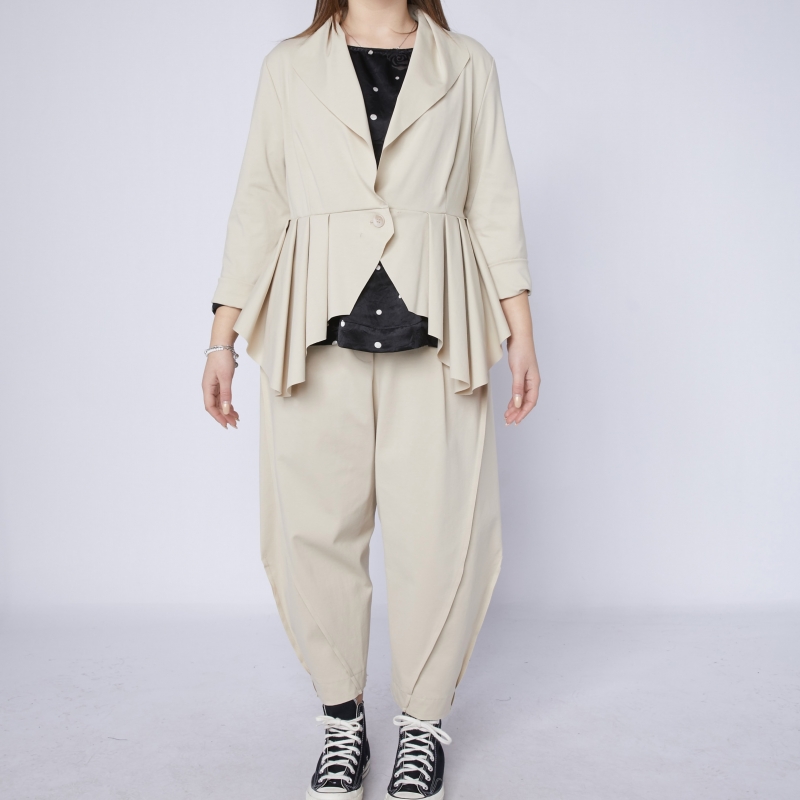 CALÇA DE TECIDO PUNTO MILANO COM COSTURAS EXTERNAS