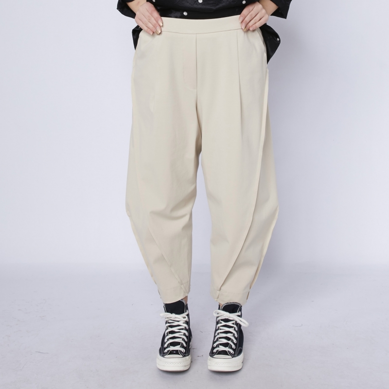 CALÇA DE TECIDO PUNTO MILANO COM COSTURAS EXTERNAS